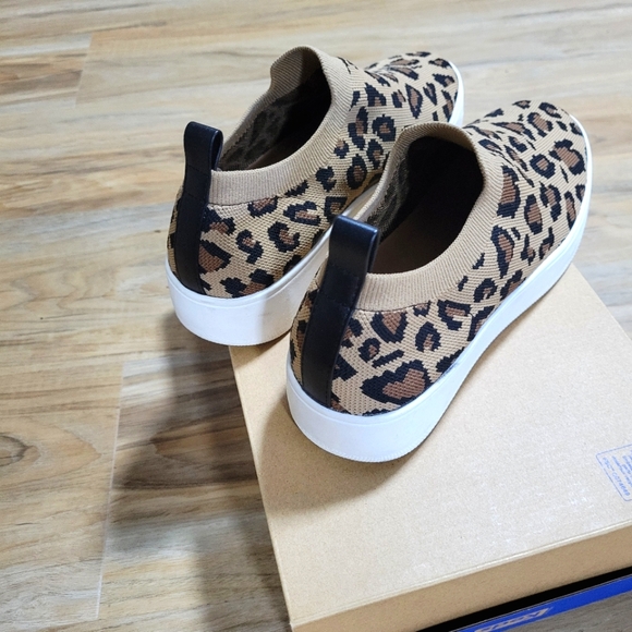 New Steve Madden Shoes - Picture 4 of 5